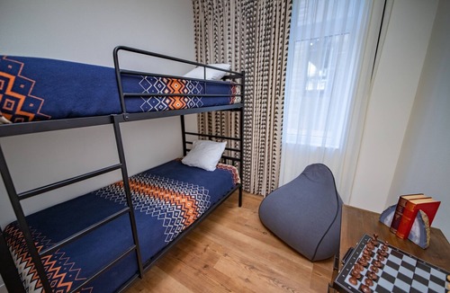 Mammoth Lakes Hotel | 2 Nature-Focused Alpine Rooms Near Devils Postpile and Mammoth Ski Trails
