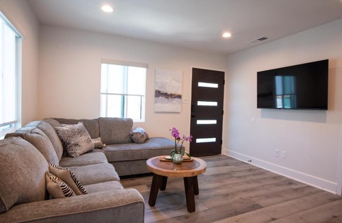 Lincoln Acres Apartment | 2 - Pet friendly 1BR Units Steps 2 Beach-Sleeps 8