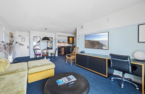 Venice Hotel | 2 Pet friendly Room: Immerse in Venice Vibes with Scenic Balcony Retreat