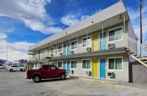 Ridgecrest Apartment | 2 Queen Beds|Non-Smoking