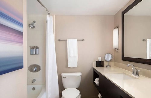 Milpitas Hotel | 2 Relaxing Accommodations in Milpitas' Tech Hub! Fitness Center, Pets Allowed!