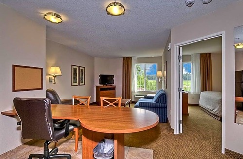 Burlington Hotel | 2-Star Hotel ∙ Candlewood Suites Burlington, an IHG Hotel