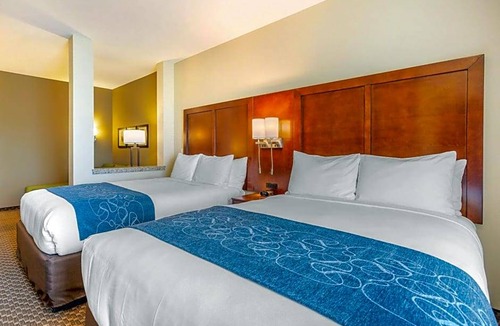 Burlington Hotel | 2-Star Hotel ∙ Comfort Suites Burlington near I-5