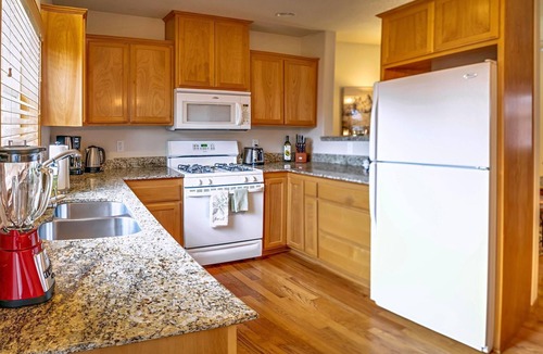 Historic Downtown District Apartment | 2-story, 3 bedroom modern home with king and queen beds, living room and kitchen.
