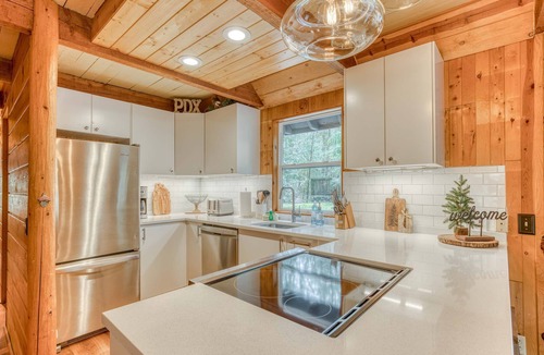 Rhododendron Cabin | 2-story mountain cabin with loft and fireplace, deck, streaming, washer&dryer