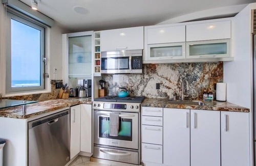 Mission Beach House | 2 Story + Ocean Front + AC + Exclusive View Balcony