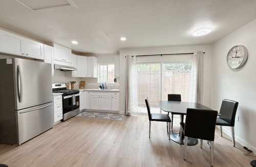 Arcadia House | 2 Suites in the guest house good for family/co-workers one parking spot only