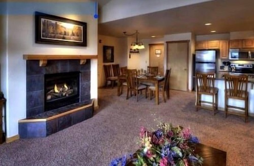 Four O'Clock Hotel | 2 Timber Lodge, Hot Tub, Spa, Pool, Ski-In/Out