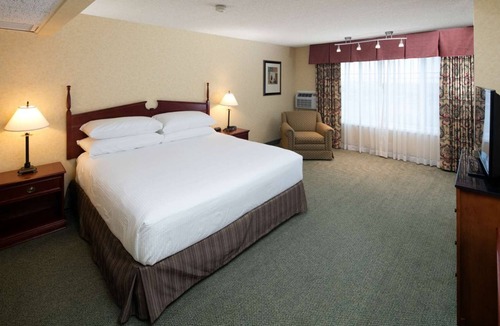 Downtown Hotel | 2 Units | Bright & Inviting Two Room Suite Ideal for a Relaxing Stay in Eureka