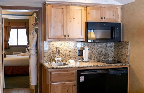 Olympic Valley Hotel | 2 Units | Kitchen | Balcony | Near Ski Slopes