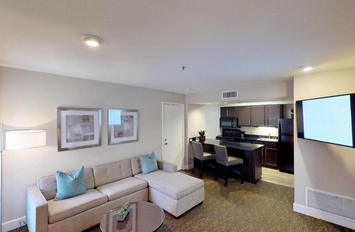 Brea Hotel | 2 Units: Suite w/Full Kitchen: 2.7 Mi to Hiking at Craig Regional Park