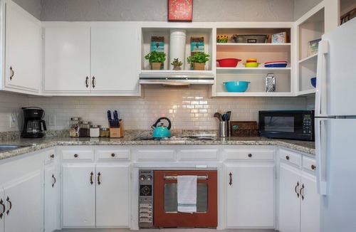 Wonder Valley House | 20 mins from Joshua Tree National Park mountain views stargazing firepit pool