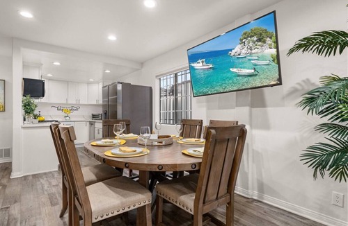 Los Angeles House | 20% Off June Sleeps 10 Parking+Near SoFi