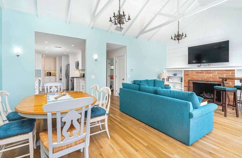 Newport Beach House | 223 E. Bayfront | Newly Remodeled Balboa Island Bayfront
