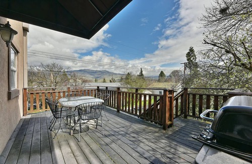 Historic Railroad District House | 232-Duplex-Private Bathroom-Mountain View