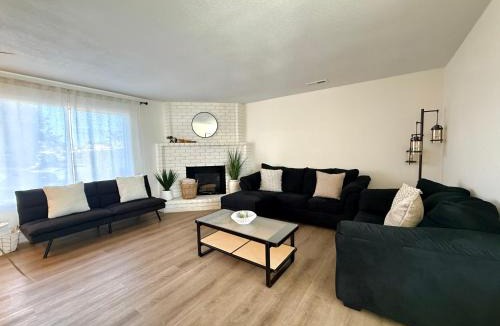 Salinas House | 25-Min Monterey Retreat