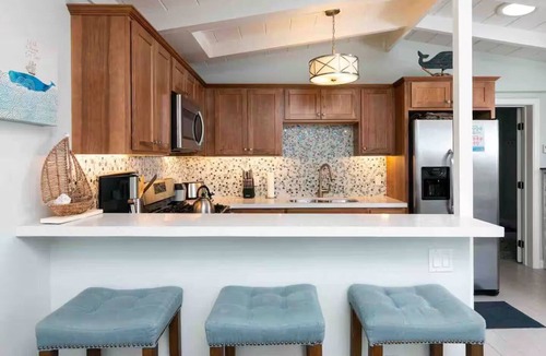 Pierpont Bay House | 25% Off 30+ Stay! Walk To Beach, Ocean Views
