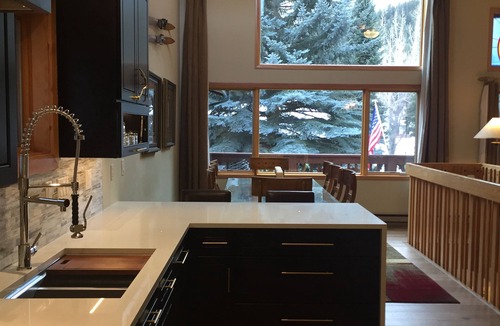 Eagle-Vail House | 260+ 10★ Reviews! Between Vail & Beaver Creek Hot Tub/Fire Table/Ski/Hike/Golf