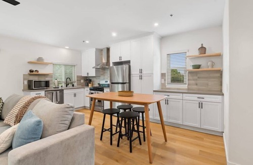 Olde Solana Beach Apartment | 2BD Coastal Stay Fletcher Cove Solana Beach Apt