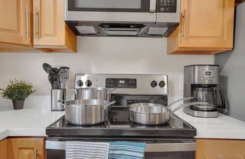 Martinez Apartment | 2bed Apartment just 3 blocks from Downtown Martinez and Jobs