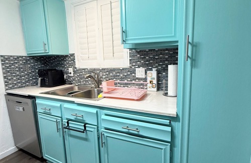 The Rose Garden Condo | 2br/2ba Well-Equipped Condo Gated Community. 3 Min Drive to Downtown PS