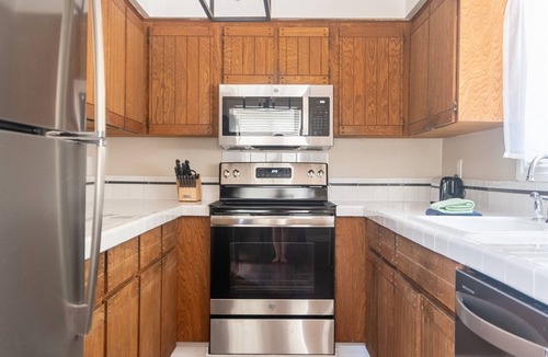 Mount Hood Village Cabin | 2BR Cabin w/Pool, AC, Hot Tub, Near Trails