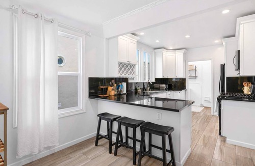 Lone Mountain Apartment | 2BR Flat for Corporate Travelers w/Parking in SF!