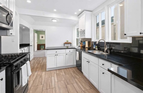 Lone Mountain Apartment | 2BR Flat for Corporate Travelers w/Parking in SF!