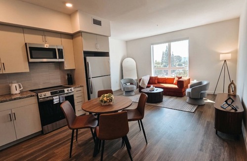 Northridge Apartment | 2BR Furnished Apartment Near CSUN Northridge Monthly Stay Free Parking