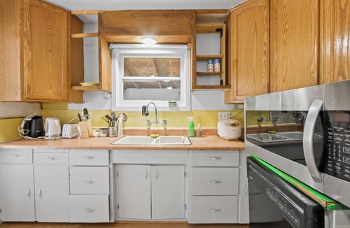 Ontario House | 2BR1BATH PET-FRIENDLY HOUSE#RV FREE