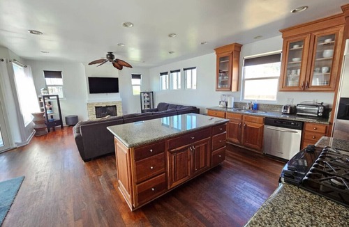 Venice Villa | 3 Bedroom 3 Bath Venice Beach House w Ocean Views!