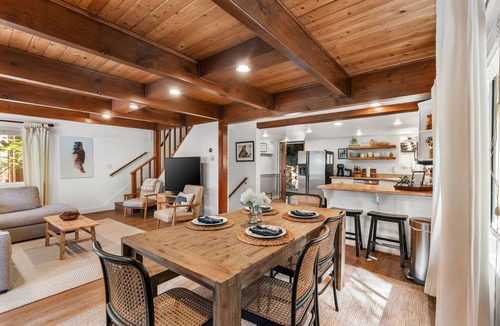 Arrowhead Villas Cabin | 3-bedroom cabin in Lake Arrowhead: hot-tub, forest view, pet-friendly