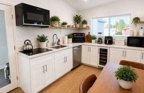 West Hills House | 3-bedroom house in amazing Los Angeles with AC and fitness room