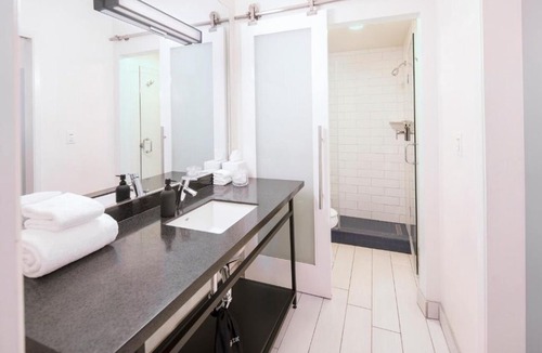 Venice Hotel | 3 Couple Beachside Suite near LAX Minutes from Local Attractions, Free Breakfast
