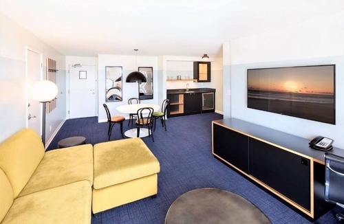 Venice Hotel | 3 Romantic Ocean-View Escape in the Heart of Venice | King Suite with Breakfast