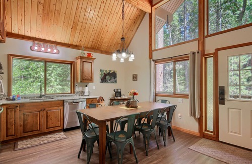 North Wawona House | 3 Springs Hideout w/spa/inside Yosemite!
