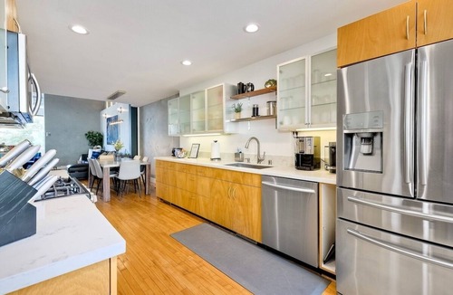 East Village House | 3 story Modern Townhome-Private Garage-Steps to Petco Park-Top-rated stay