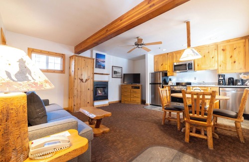 Tahoya Shores Hotel | 3 Units Lodges | Kitchen & Free Parking | Near North Lake Blvd