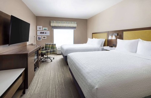 Oakhurst Hotel | 3 Units | Yosemite Relaxation Spot: Breakfast, Pool & Hot Tub for Your Stay