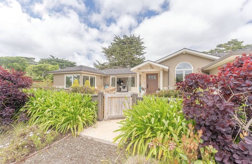 Hatton Fields House | 3888 Seas the Day - Modern, Stylish, Lush Gardens