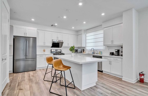 South el Monte House | 3BR Charming Home｜EV Charger｜Garage Access｜Pet Friendly｜WIFI #42210
