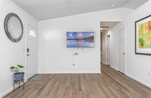 Merced House | 3BR Cozy Home~ Stylish & New ~ UC Merced ~ en route Yosemite!