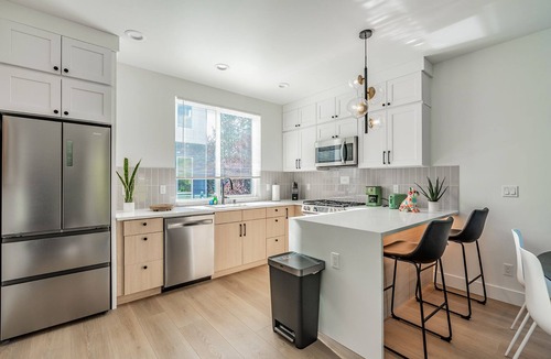 Greenwood House | 3BR | Free Parking | Greenwood | Sophari Home G