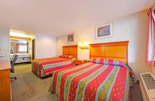 Stevenson Hotel | 4 Affordable Units Perfect for Gorge Explorers | Bridge of the Gods - 4.4 miles
