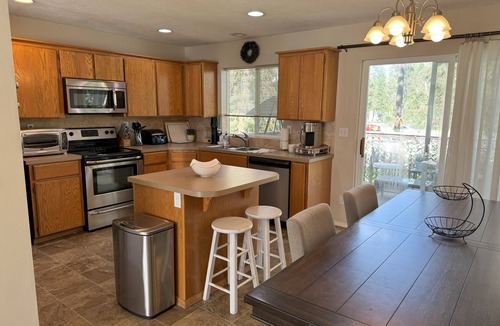 Fairwood House | 4-bed 2.5 bathroom in North Spokane with treadmill, WiFi, AC