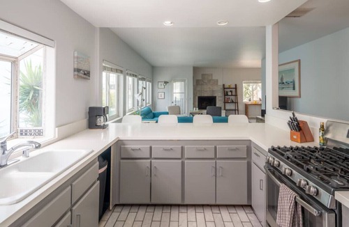 Marina Peninsula Apartment | 4 Bedroom 4 Bath Beach House Retreat Venice/MDR A+