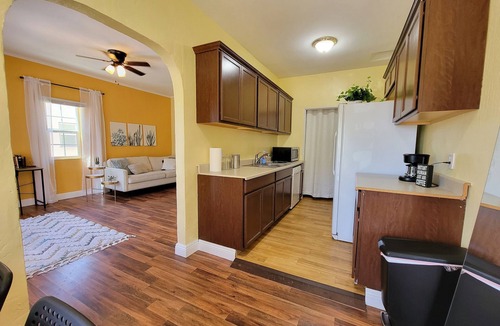Pico - Robertson Apartment | 4 bedroom apartment near LACMA! Sleeps 10n