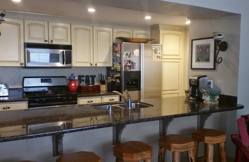 Lake Forest House | 4 Bedrooms & 3 baths on Quiet Cul de Sac, Walk to Beach, Bike Path Outside Door