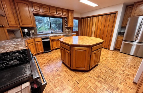 Freshwater House | 4 Bedrooms @ the Road’s End - Redwoods, Orchards, Sauna, HotTub
