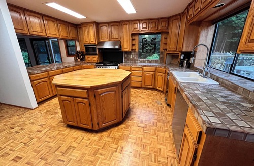 Freshwater House | 4 Bedrooms @ the Road’s End - Redwoods, Orchards, Sauna, HotTub